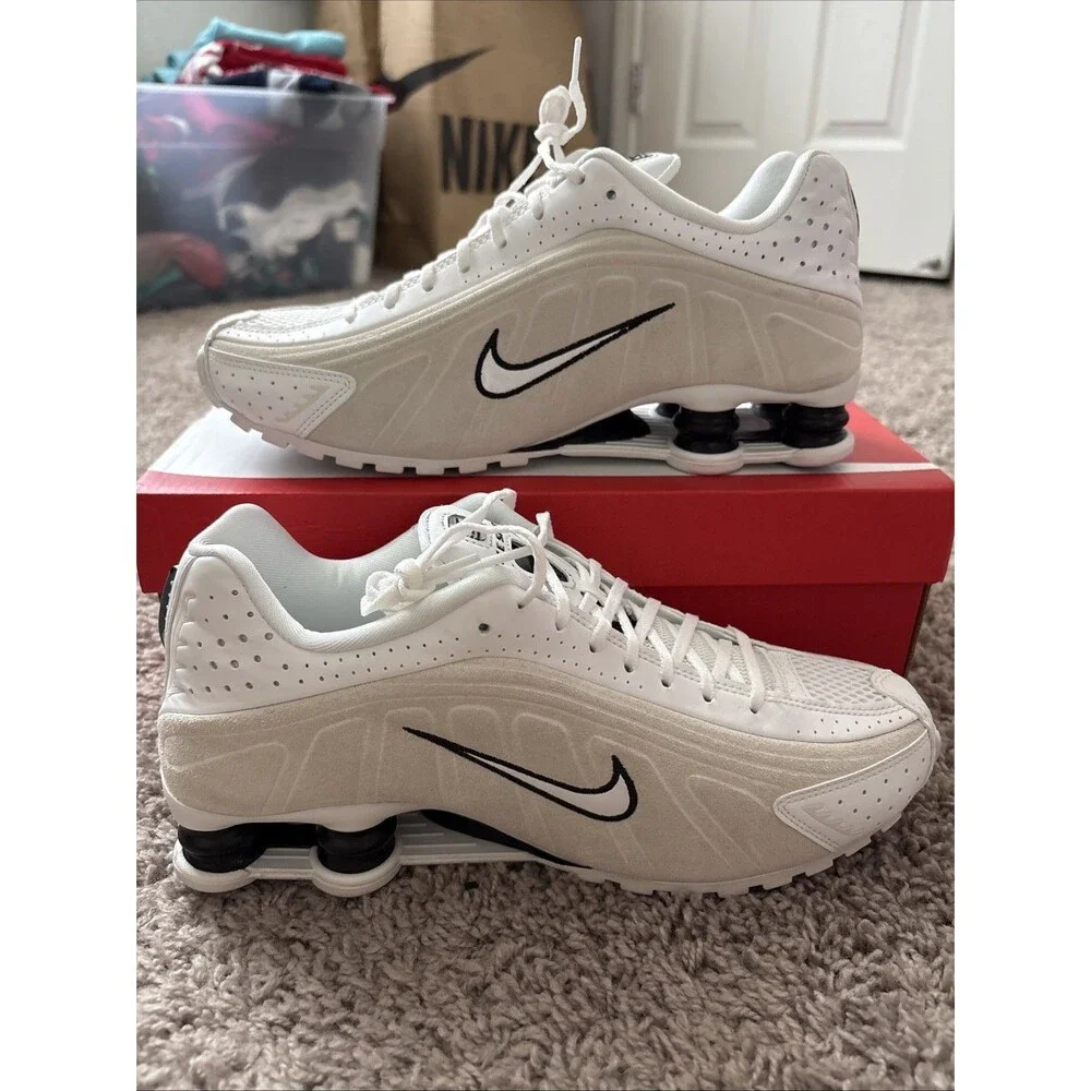 Nike Shox R4 Summit White Light Orewood Brown HQ7739-100 Women Size 9 New